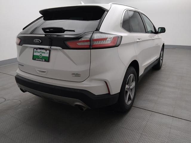 Photo of 2019 White Ford Edge