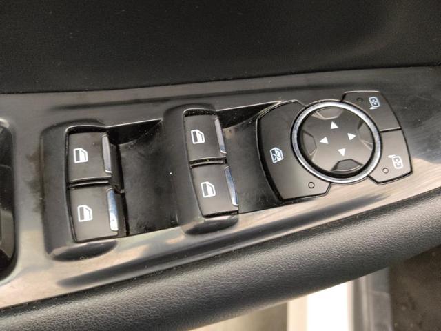 Photo of 2019 White Ford Edge