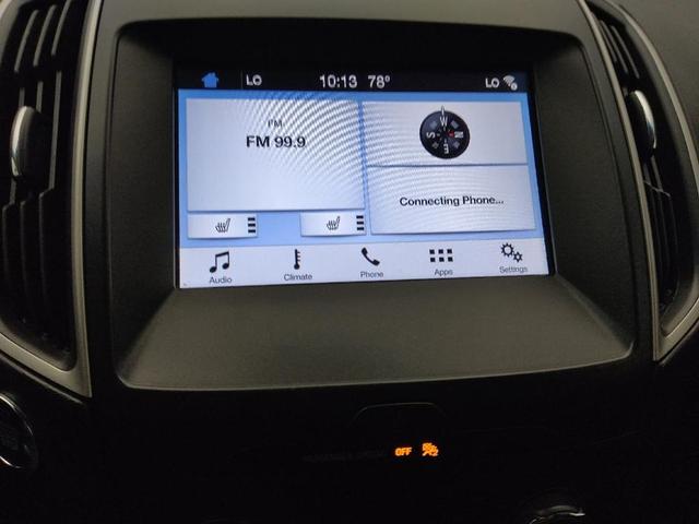 Photo of 2019 White Ford Edge