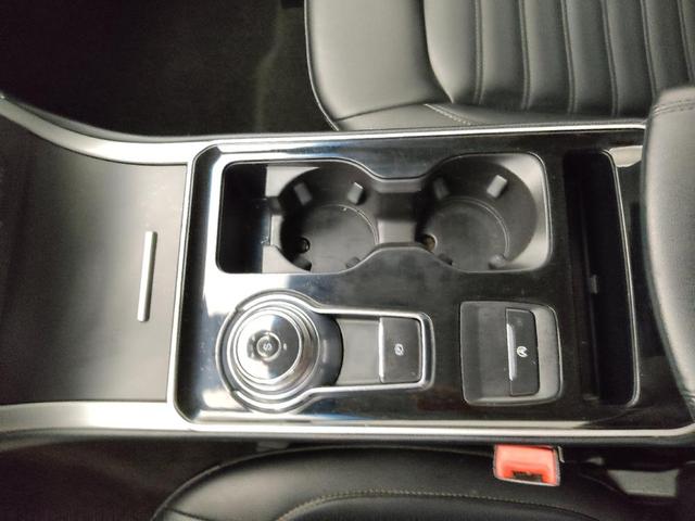 Photo of 2019 White Ford Edge