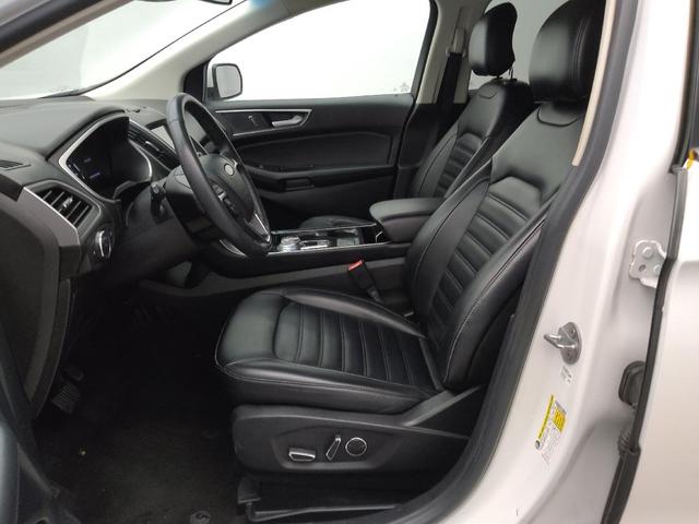 Photo of 2019 White Ford Edge