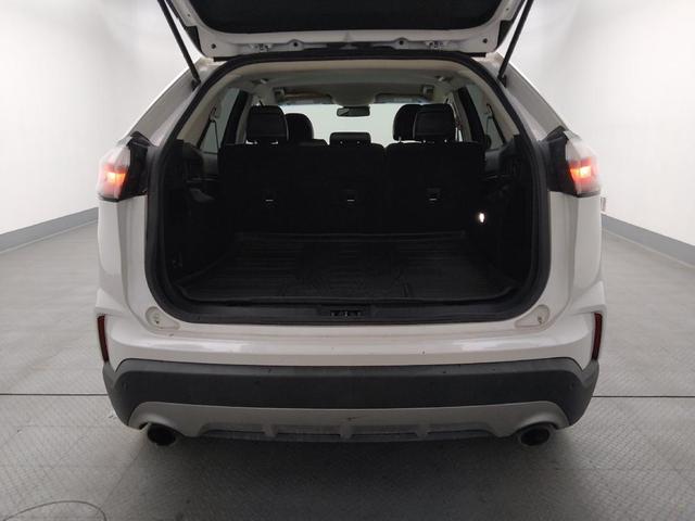 Photo of 2019 White Ford Edge