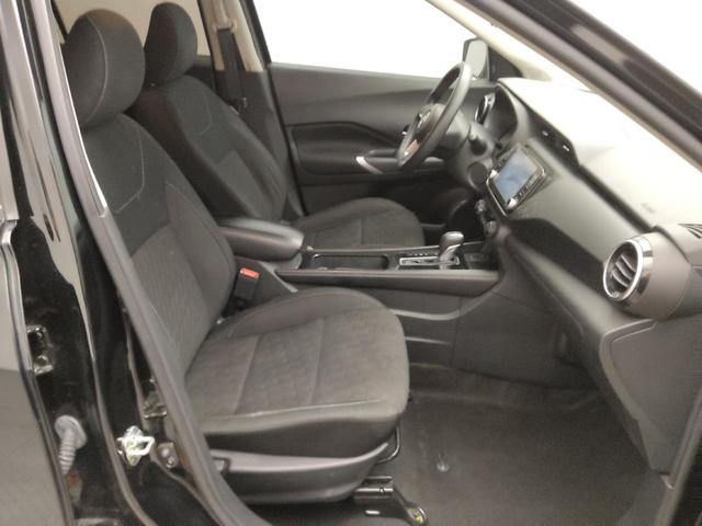 Photo of 2022 Super Black Nissan Kicks