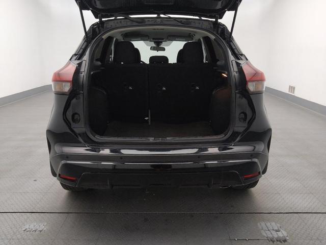Photo of 2022 Super Black Nissan Kicks