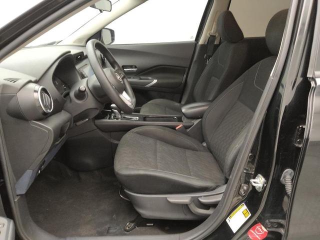 Photo of 2022 Super Black Nissan Kicks