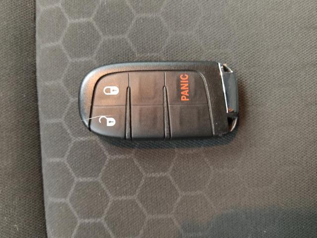 Photo of 2018 Diamond Black Crystal Pearlcoat Jeep Compass