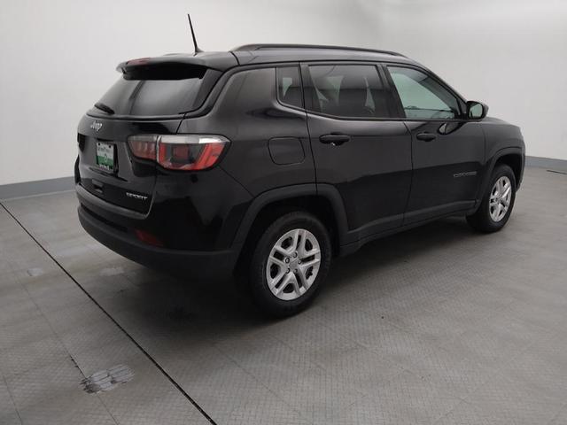 Photo of 2018 Diamond Black Crystal Pearlcoat Jeep Compass