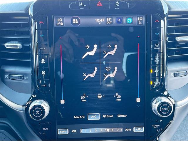 Photo of 2025 Diamond Black Crystal Pearlcoat RAM 2500