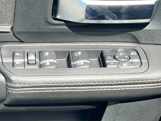 Photo of 2025 Diamond Black Crystal Pearlcoat RAM 2500