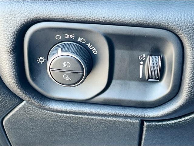 Photo of 2025 Diamond Black Crystal Pearlcoat RAM 2500