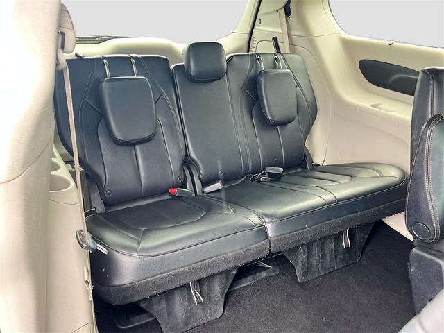 Photo of 2020 Granite Crystal Metallic Clearcoat Chrysler Pacifica