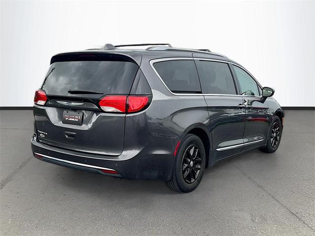 Photo of 2020 Granite Crystal Metallic Clearcoat Chrysler Pacifica