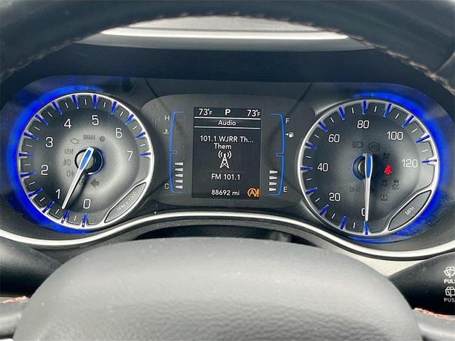 Photo of 2020 Granite Crystal Metallic Clearcoat Chrysler Pacifica