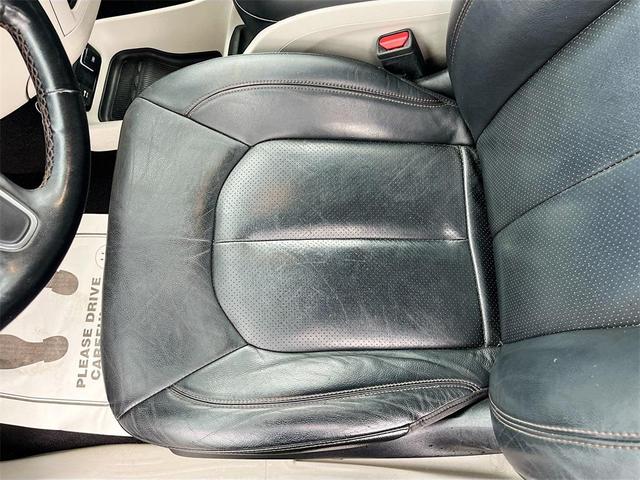 Photo of 2020 Granite Crystal Metallic Clearcoat Chrysler Pacifica