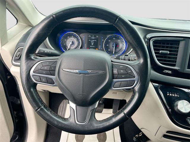 Photo of 2020 Granite Crystal Metallic Clearcoat Chrysler Pacifica