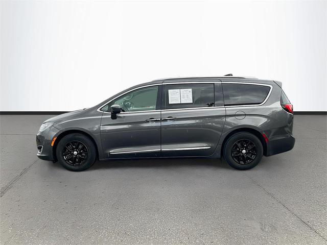 Photo of 2020 Granite Crystal Metallic Clearcoat Chrysler Pacifica