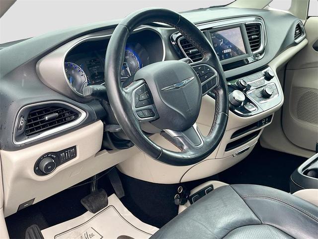 Photo of 2020 Granite Crystal Metallic Clearcoat Chrysler Pacifica