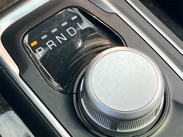 Photo of 2022 Granite Crystal Metallic Clearcoat Chrysler 300