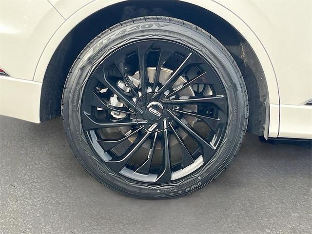 Photo of 2023 Pristine White Metallic Tri-Coat Lincoln Aviator