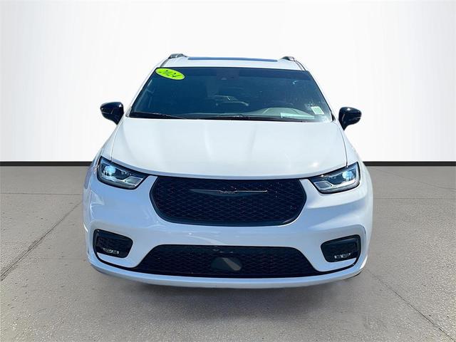 Photo of 2024 Bright White Clearcoat Chrysler Pacifica