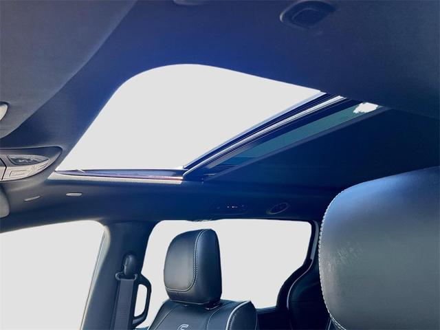 Photo of 2024 Bright White Clearcoat Chrysler Pacifica