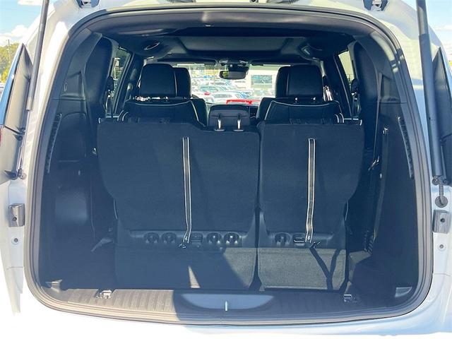 Photo of 2024 Bright White Clearcoat Chrysler Pacifica