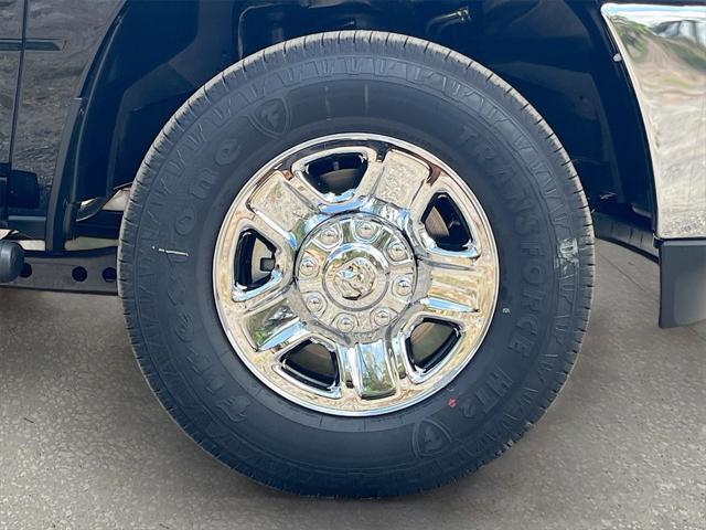 Photo of 2025 Diamond Black Crystal Pearlcoat RAM 2500