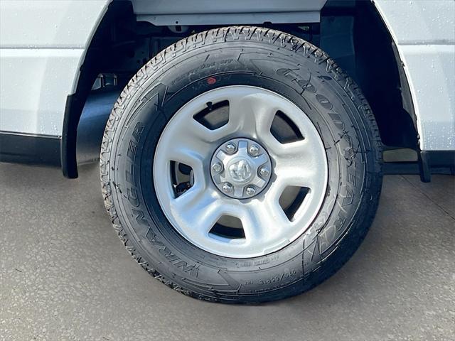 Photo of 2025 Bright White Clearcoat RAM 1500