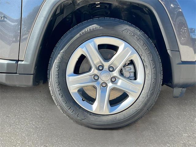 Photo of 2023 Granite Crystal Metallic Clearcoat Jeep Compass