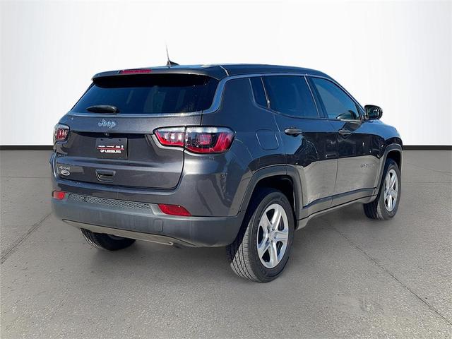 Photo of 2023 Granite Crystal Metallic Clearcoat Jeep Compass