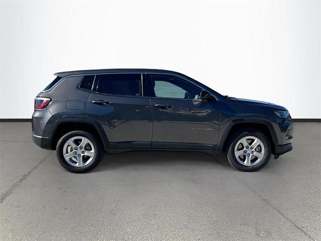 Photo of 2023 Granite Crystal Metallic Clearcoat Jeep Compass