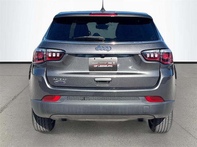 Photo of 2023 Granite Crystal Metallic Clearcoat Jeep Compass