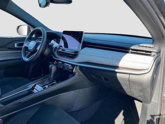 Photo of 2023 Granite Crystal Metallic Clearcoat Jeep Compass