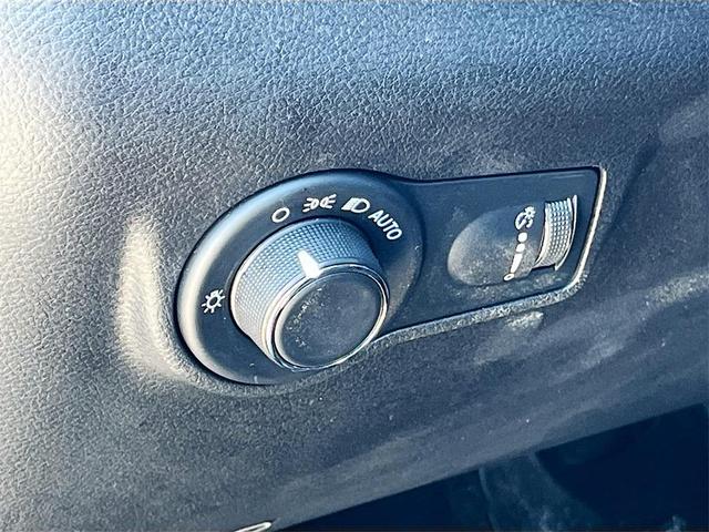 Photo of 2023 Granite Crystal Metallic Clearcoat Jeep Compass