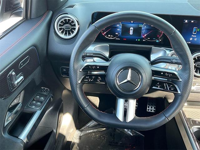 Photo of 2024 Polar White Mercedes-Benz GLB 250