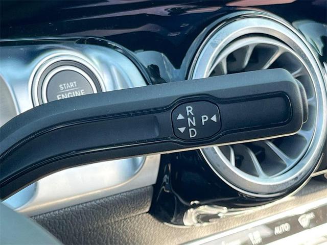 Photo of 2024 Polar White Mercedes-Benz GLB 250