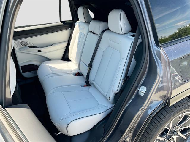 Photo of 2025 Baltic Gray Metallic Clearcoat Jeep Wagoneer S