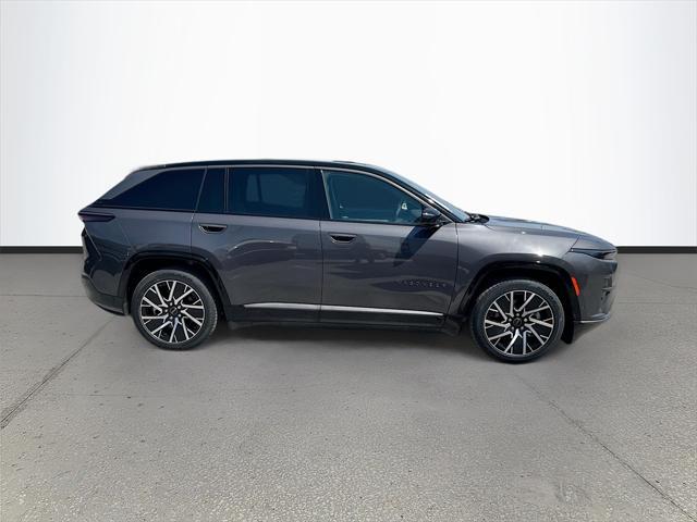 Photo of 2025 Baltic Gray Metallic Clearcoat Jeep Wagoneer S