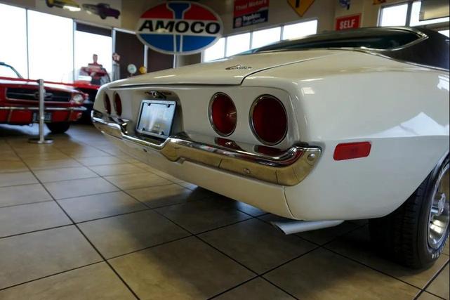 Photo of 1972 White Chevrolet Camaro