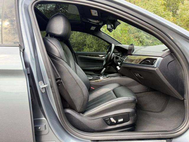 Photo of 2020 Blue BMW 540