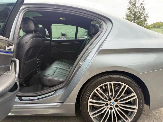 Photo of 2020 Blue BMW 540
