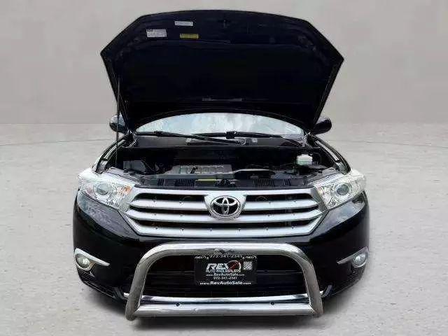 Photo of 2011 Black Toyota Highlander