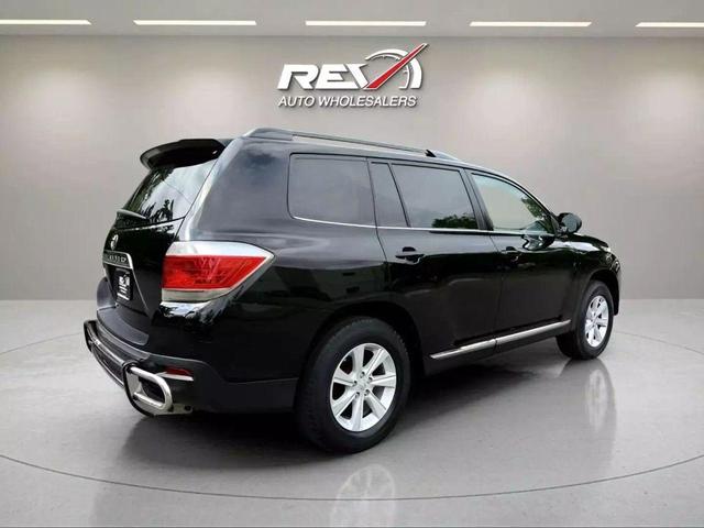 Photo of 2011 Black Toyota Highlander