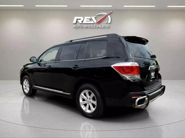 Photo of 2011 Black Toyota Highlander