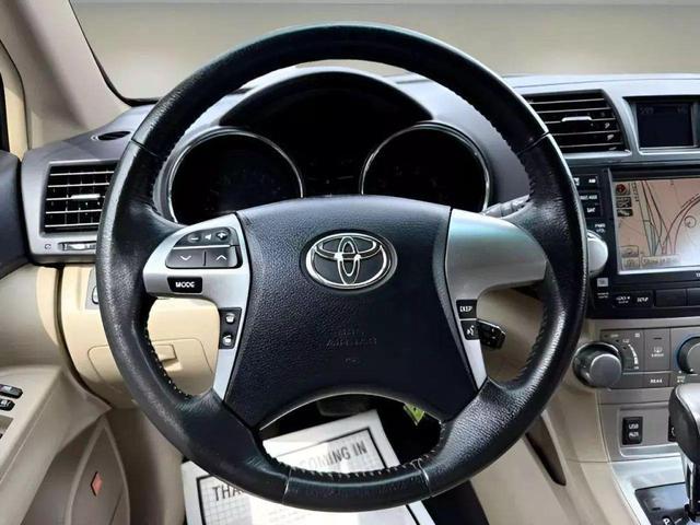 Photo of 2011 Black Toyota Highlander
