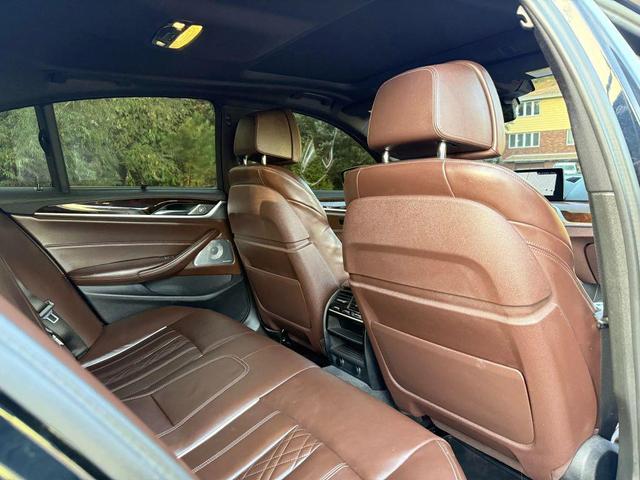 Photo of 2018 Black BMW 540