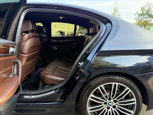 Photo of 2018 Black BMW 540