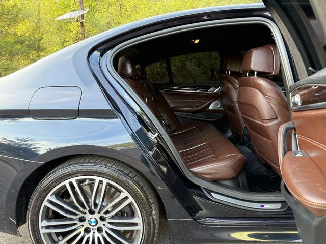 Photo of 2018 Black BMW 540