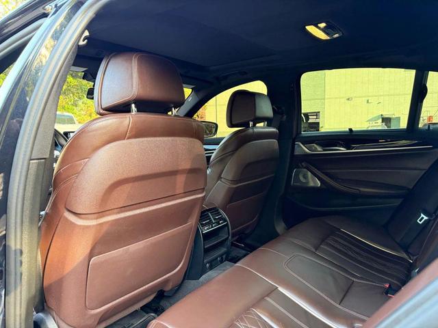 Photo of 2018 Black BMW 540