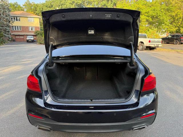 Photo of 2018 Black BMW 540